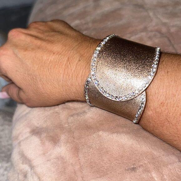 Crystal Cuff Bracelet! - Picture 4 of 8